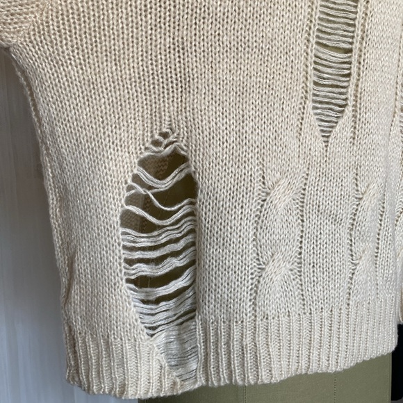 PrettyLittleThing distressed cable knit round neckline sweater! Size S - Picture 8 of 17